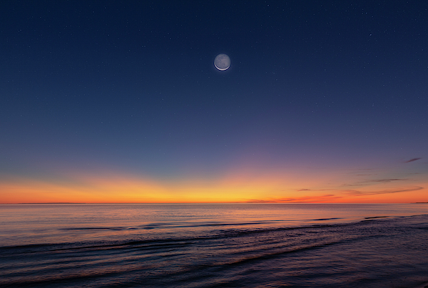 Earthshine Moonrise by Bill Wakeley Earthshine Moonrise by Bill Wakeley